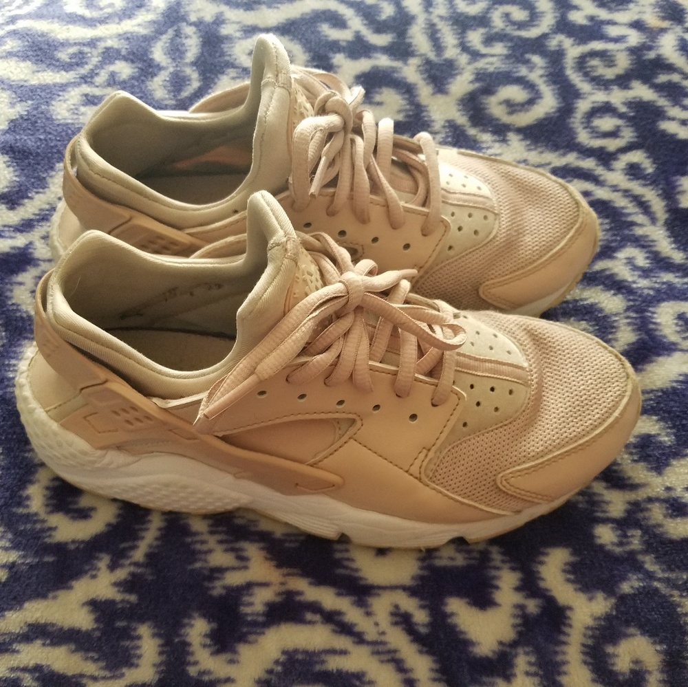 Sz 7 Nike Huaraches Haraches Tennis Shoes